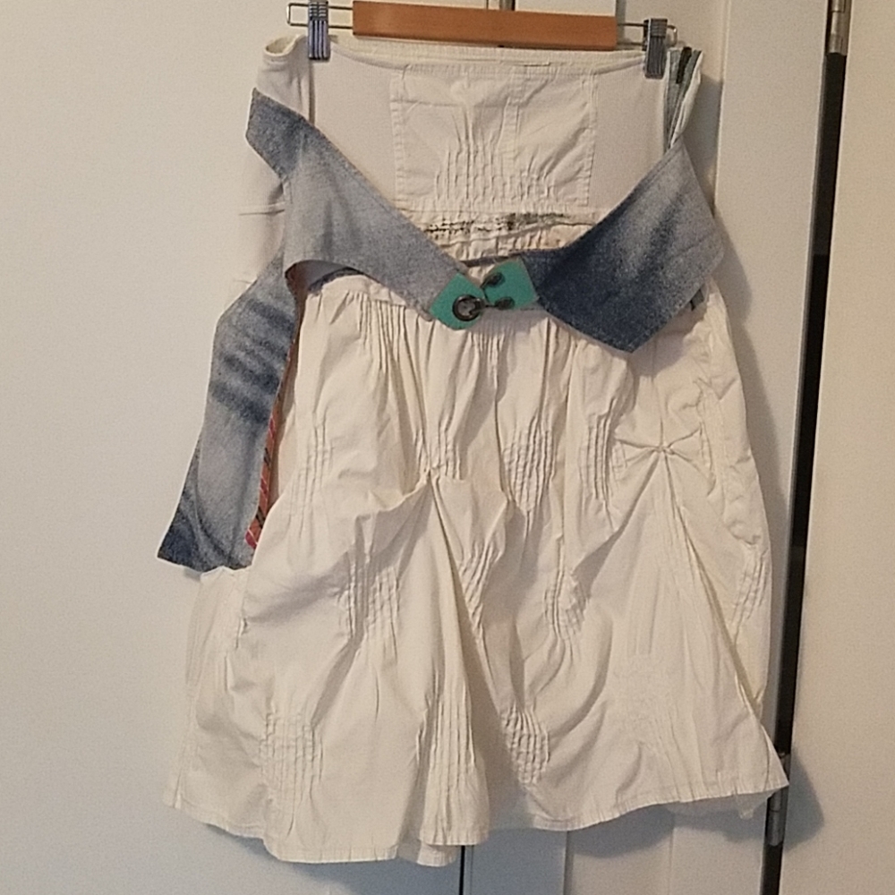 white Ohdd skirt, made in Italy